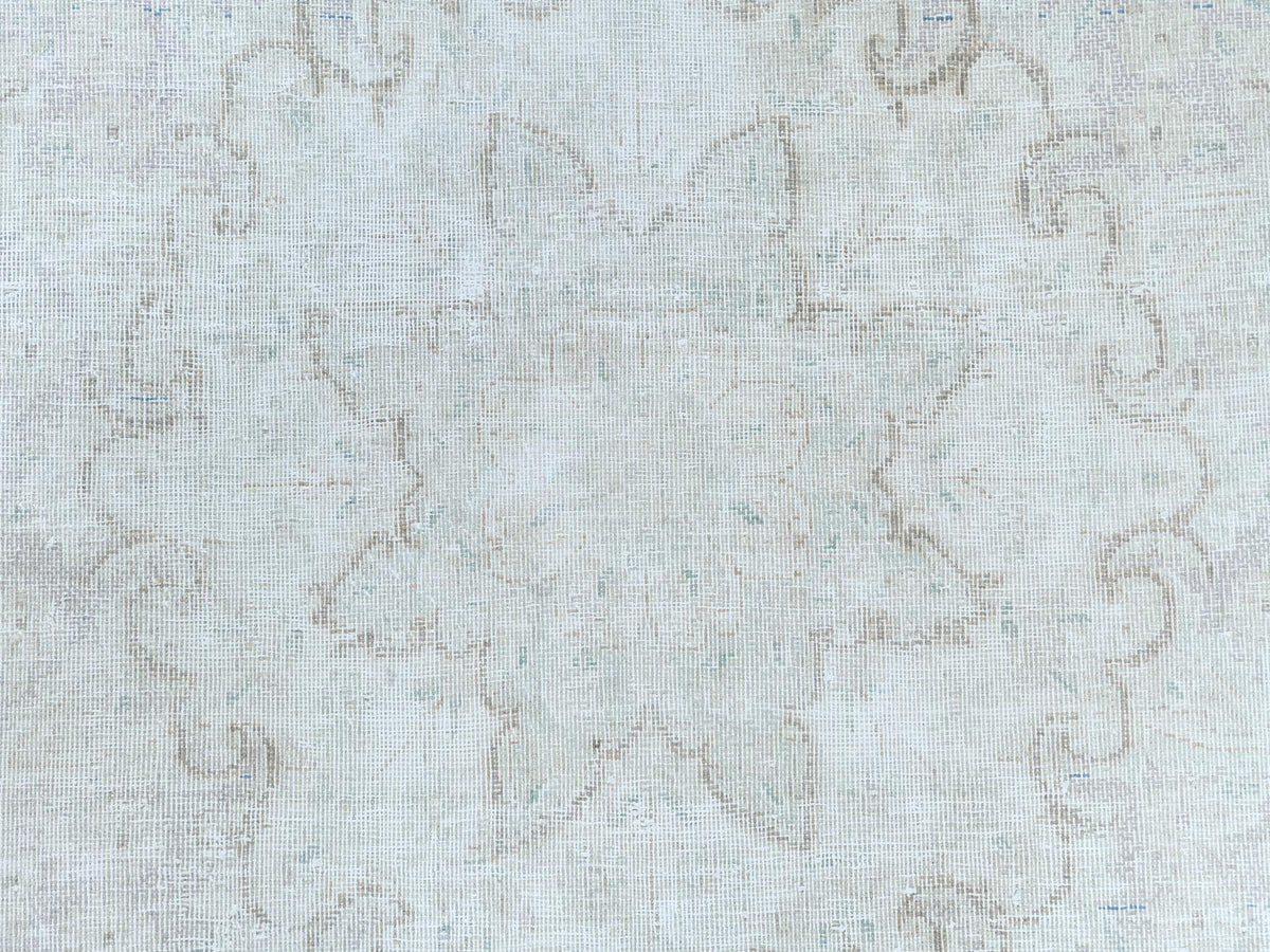 Kerman Vintage hand-knotted worn wool rug in Ivory & Navy Blue, 9'7" x 12'10" — SKU O081625 (view 8)