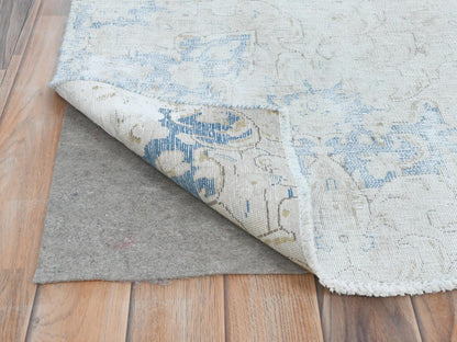 Kerman Vintage hand-knotted worn wool rug in Ivory & Denim Blue, 8'2" x 13' — SKU O081629 (view 4)