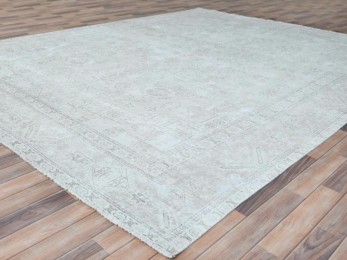 Tabriz Vintage hand-knotted worn wool rug in Ivory, 9'6" x 12'7" — SKU O081678 (view 3)