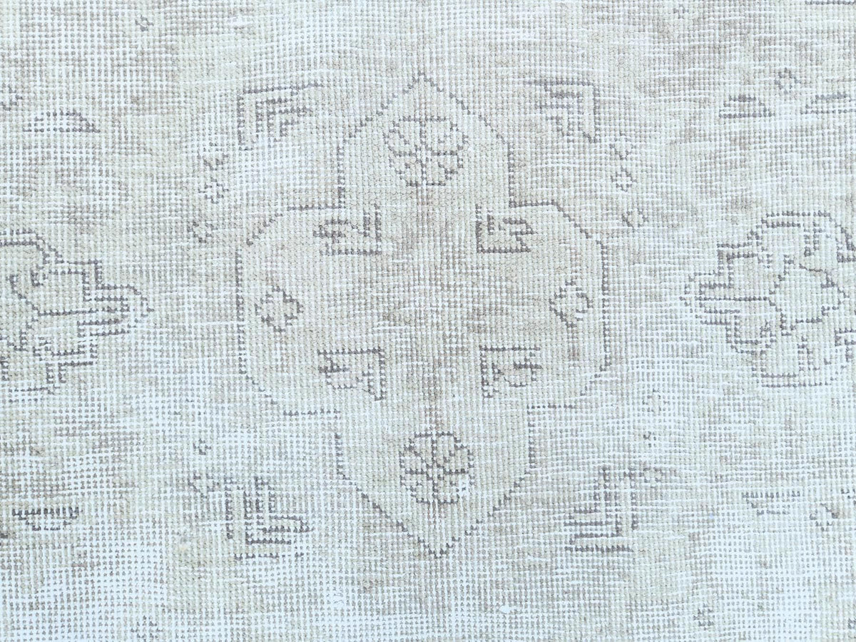 Tabriz Vintage hand-knotted worn wool rug in Ivory, 9'6" x 12'7" — SKU O081678 (view 8)
