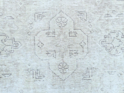 Tabriz Vintage hand-knotted worn wool rug in Ivory, 9'6" x 12'7" — SKU O081678 (view 8)