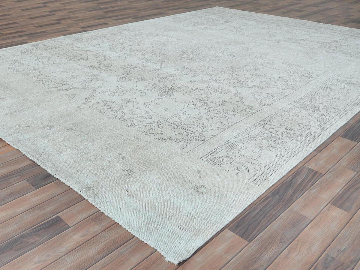 Tabriz Vintage hand-knotted worn wool rug in Ivory, 9'3" x 13' — SKU O081688 (view 3)