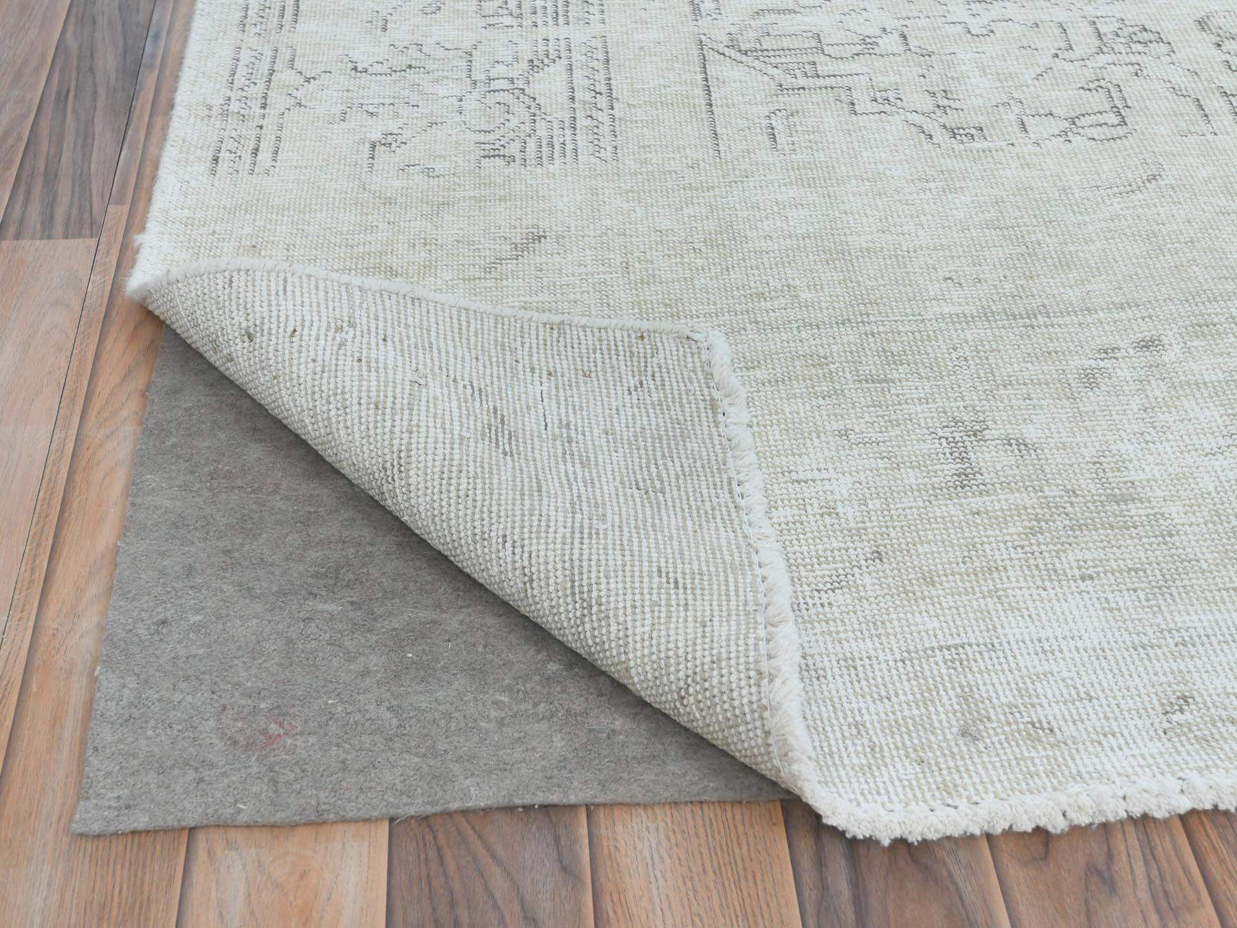 Tabriz Vintage hand-knotted worn wool rug in Ivory, 9'3" x 13' — SKU O081688 (view 4)