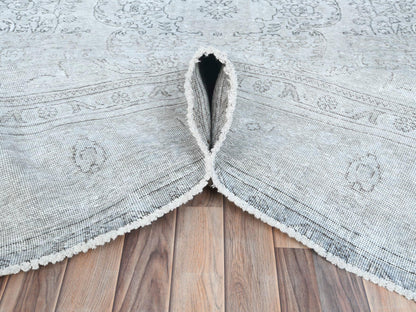 Tabriz Vintage hand-knotted worn wool rug in Ivory, 8'2" x 11'2" — SKU O081704 (view 5)