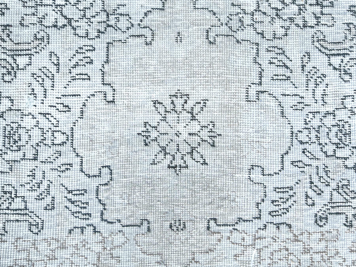 Tabriz Vintage hand-knotted worn wool rug in Ivory, 8'2" x 11'2" — SKU O081704 (view 8)