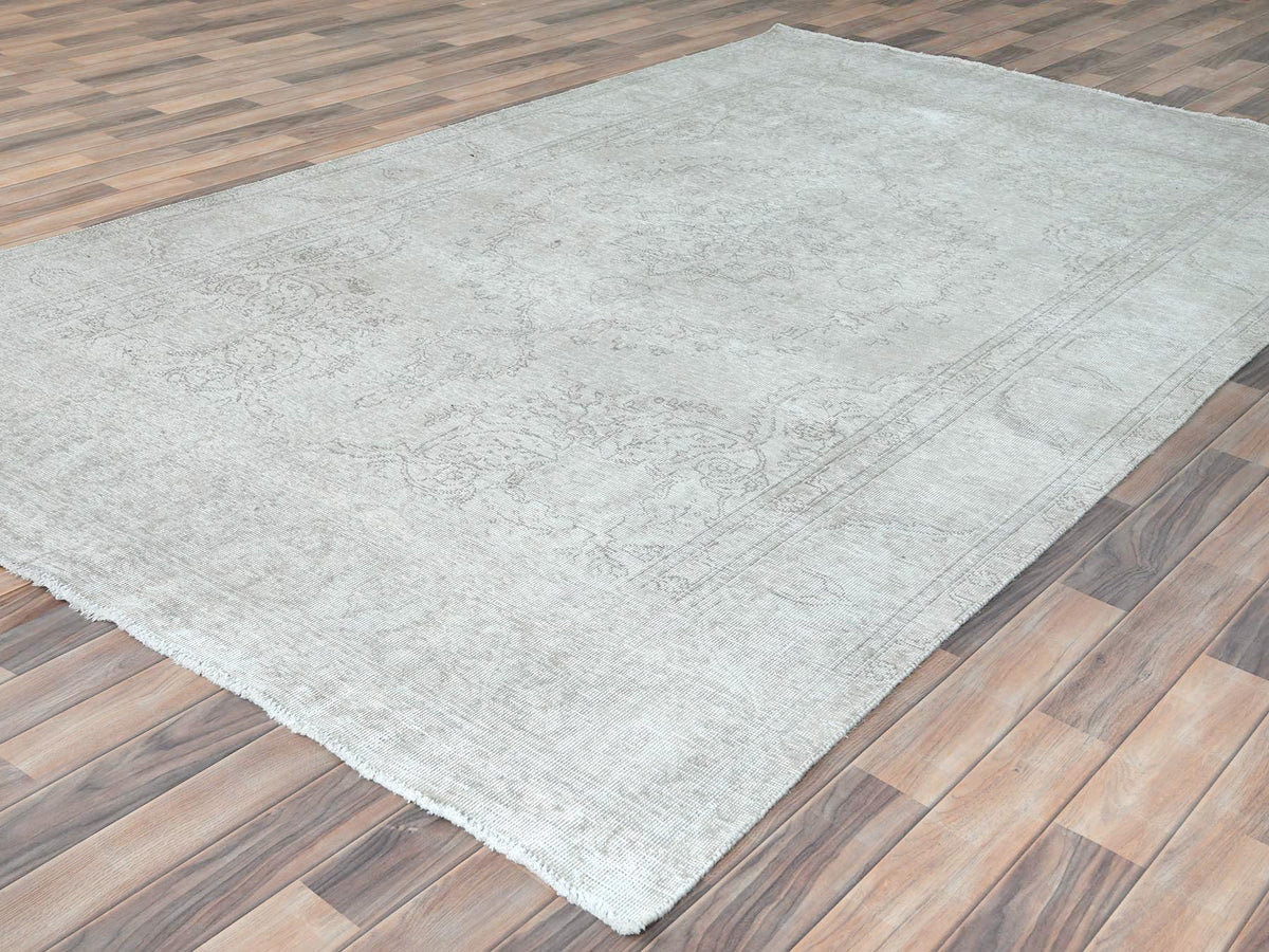 Tabriz Vintage hand-knotted worn wool rug in Ivory, 6'2" x 10'3" — SKU O081707 (view 4)