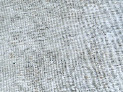 Tabriz Vintage hand-knotted worn wool rug in Ivory, 7'7" x 10'10" — SKU O081713 (view 8)