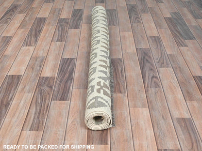 Kilim Flat-Weave hand-knotted wool rug in Ivory, 4'9" x 6'5" — SKU O081828 (view 5)