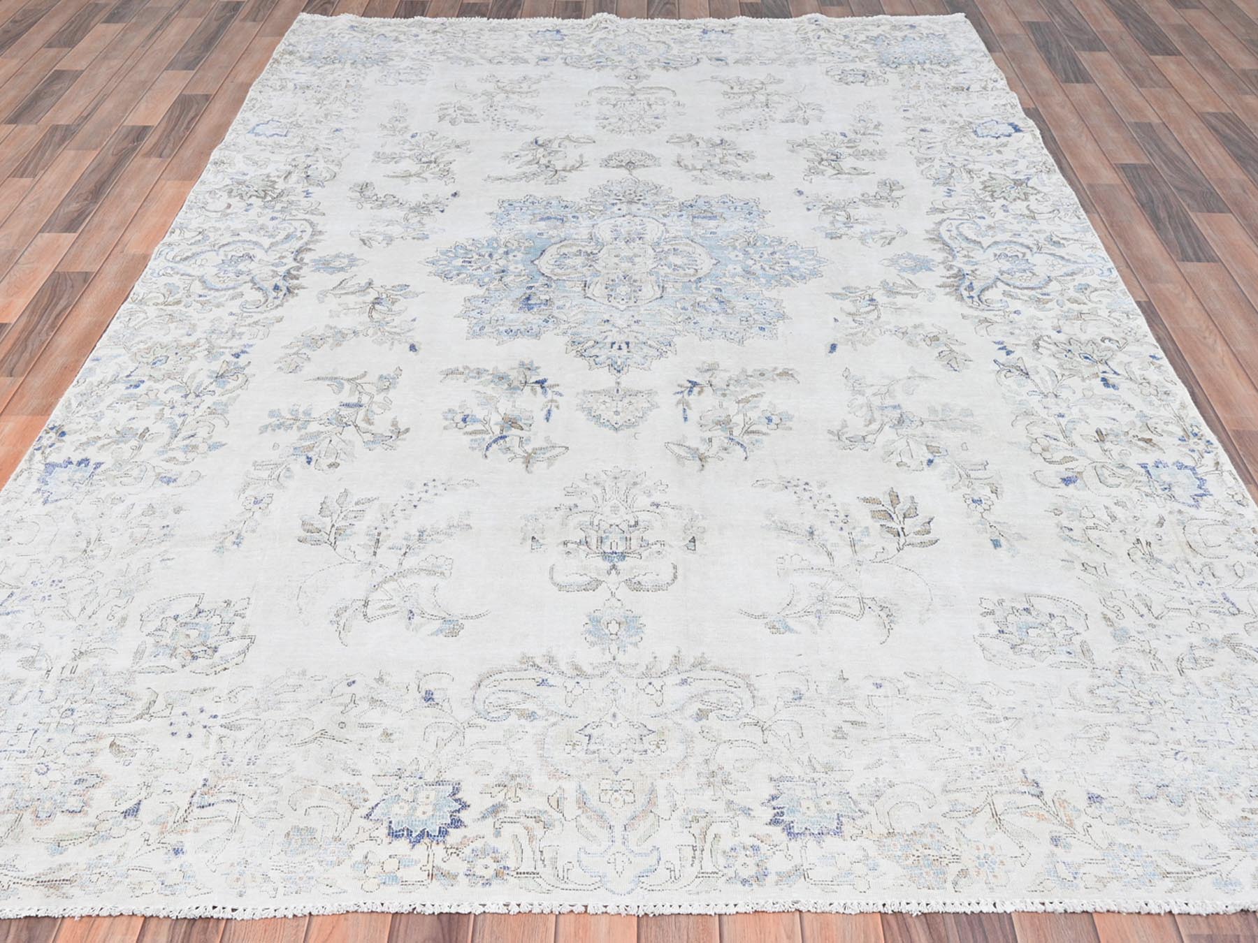Kerman Persian hand-knotted worn wool rug in Ivory, 6'9" x 10'1" — SKU O081941 (view 3)