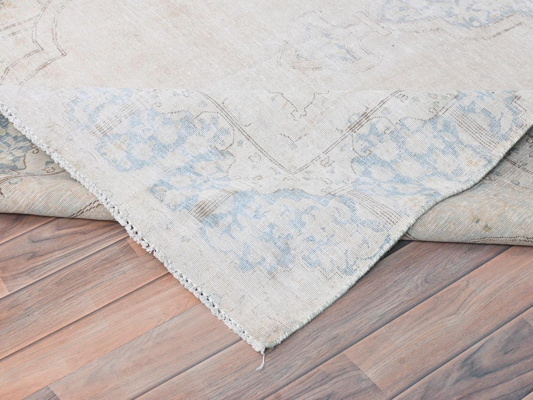 Kerman Persian hand-knotted worn wool rug in Ivory & Blue, 6'3" x 9'6" — SKU O081943 (view 7)