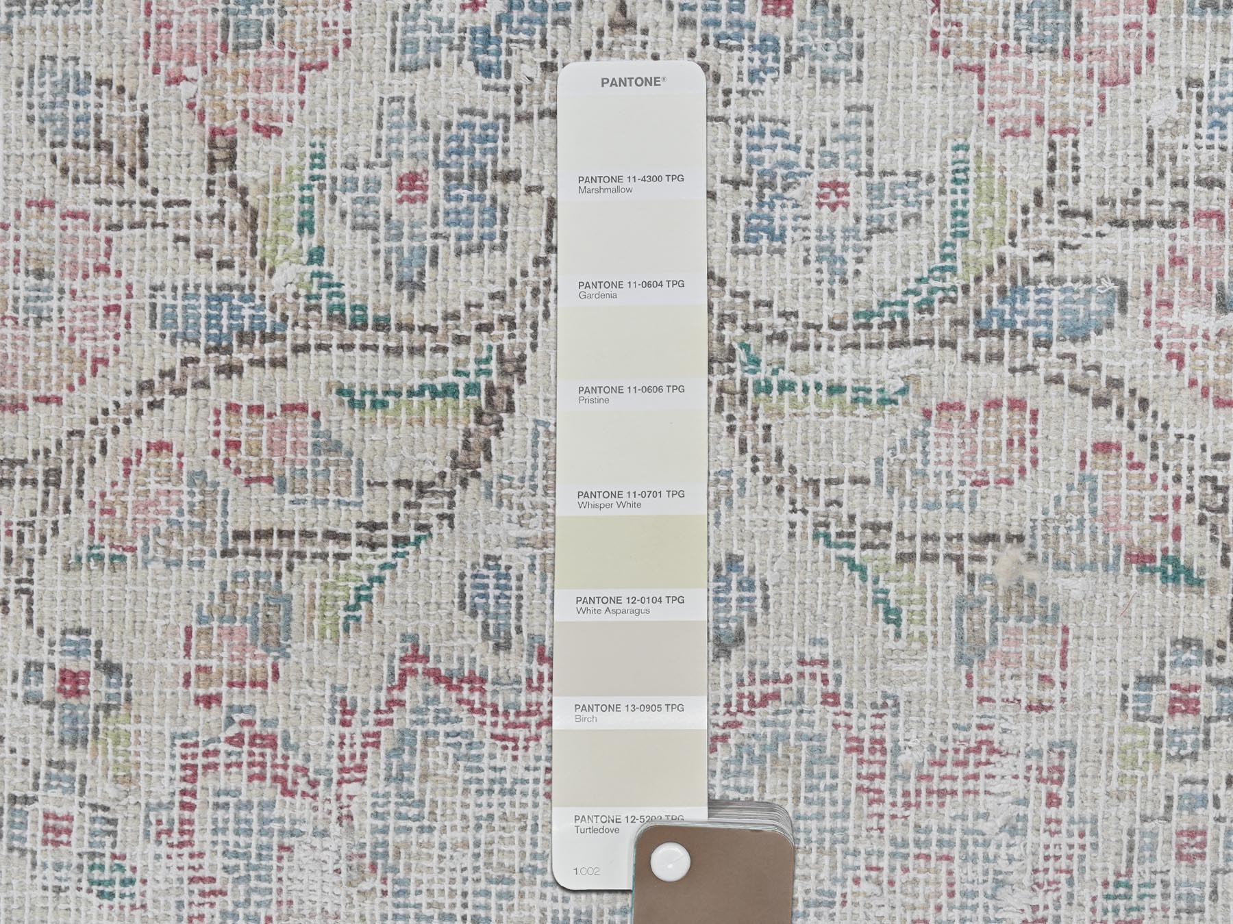 Kerman Persian hand-knotted worn wool rug in Ivory & Blue, 1'10" x 2'6" — SKU O081964 (view 4)