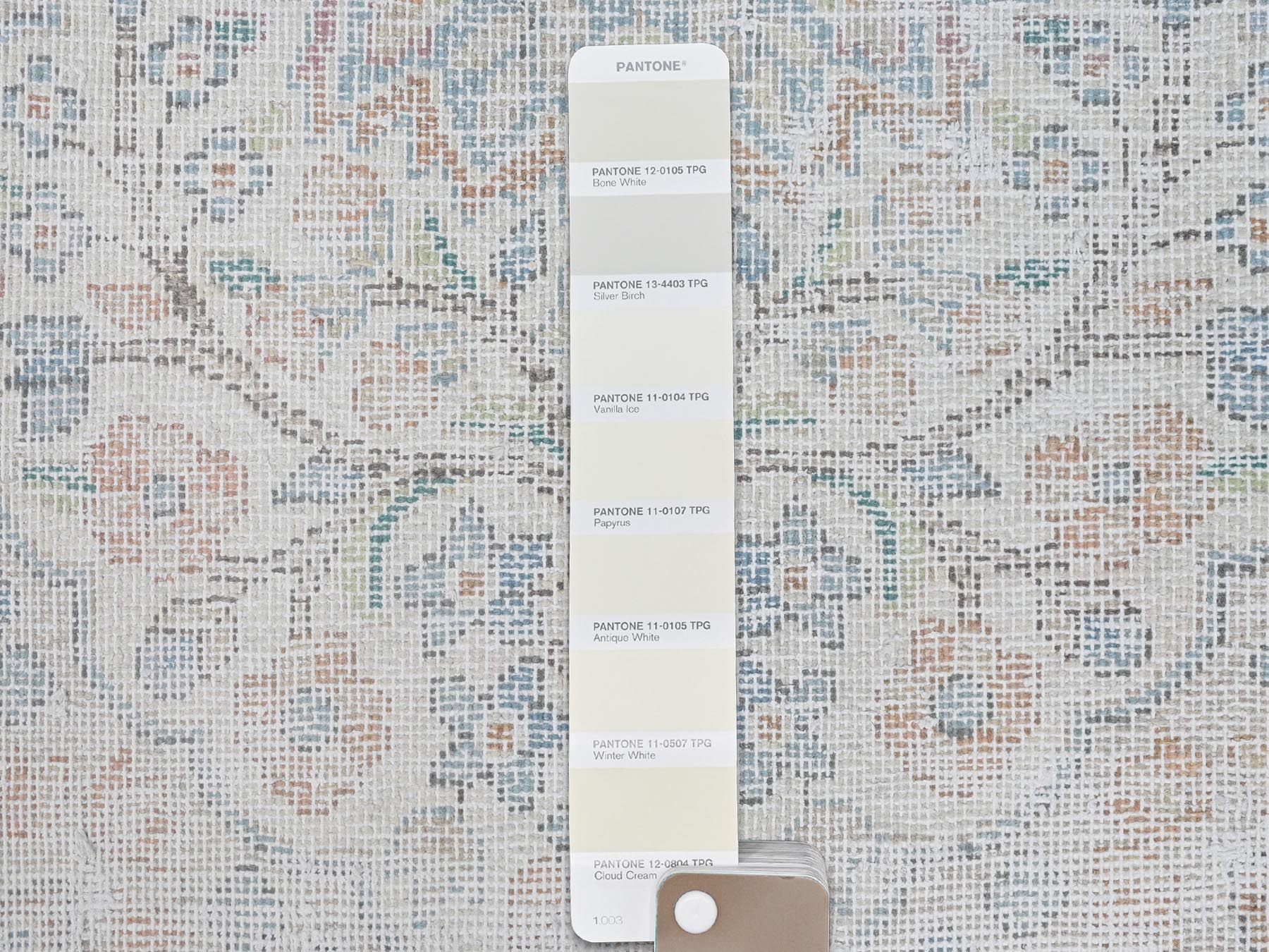 Kerman Vintage hand-knotted worn wool rug in Ivory & Blue, 1'9" x 2'9" — SKU O081969 (view 4)