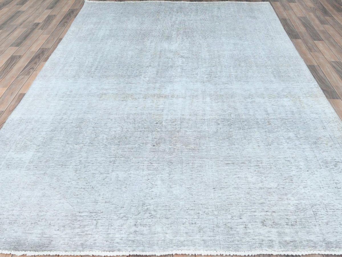 Tabriz Vintage hand-knotted wool rug in Gray, 7' x 10'2" — SKU O082105 (view 2)