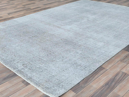 Tabriz Vintage hand-knotted wool rug in Gray, 7' x 10'2" — SKU O082105 (view 3)