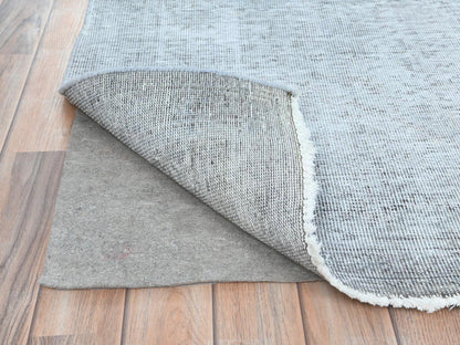 Tabriz Vintage hand-knotted wool rug in Gray, 7' x 10'2" — SKU O082105 (view 4)