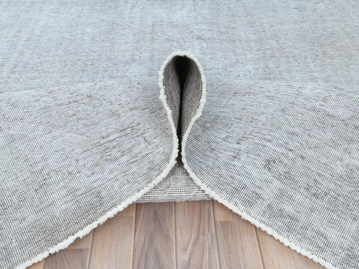 Tabriz Vintage hand-knotted wool rug in Gray, 7' x 10'2" — SKU O082105 (view 5)