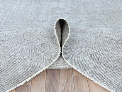 Tabriz Vintage hand-knotted wool rug in Gray, 7' x 10'2" — SKU O082105 (view 5)