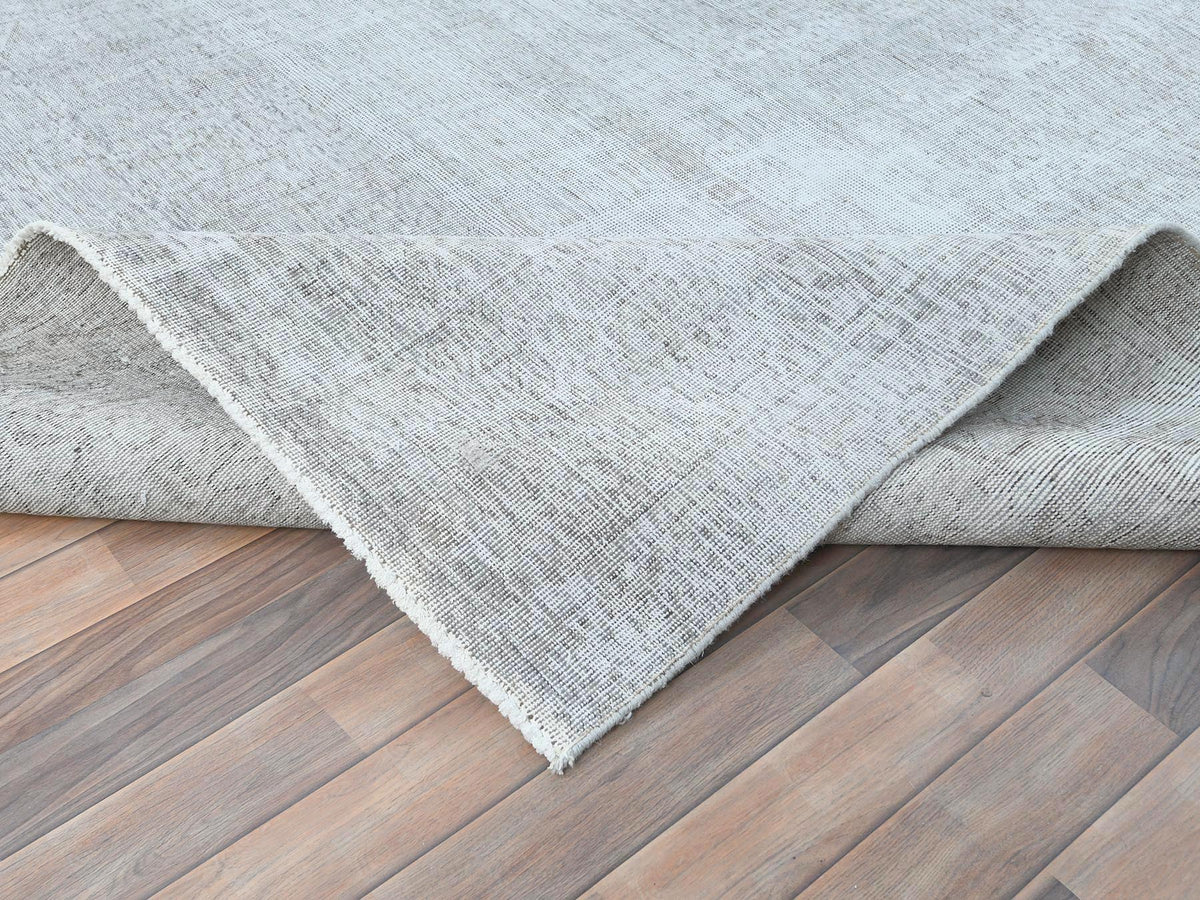 Tabriz Vintage hand-knotted wool rug in Gray, 7' x 10'2" — SKU O082105 (view 6)