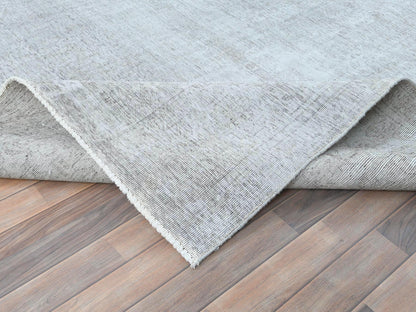 Tabriz Vintage hand-knotted wool rug in Gray, 7' x 10'2" — SKU O082105 (view 6)