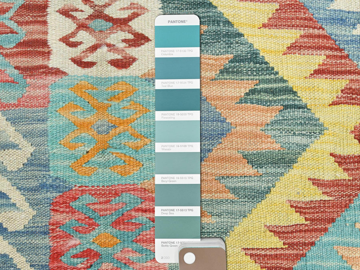 Kilim Flat-Weave hand-knotted wool rug in Multicolored & Colorful, 2'10" x 4'8" — SKU O082204 (view 4)