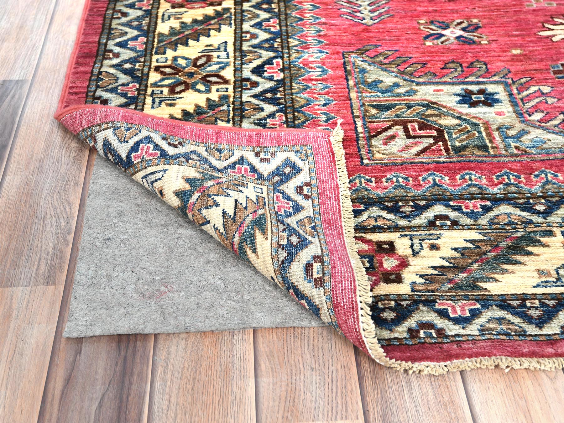 Kazak Kazak hand-knotted wool rug in Pink & Ivory, 6' x 8'9" — SKU O082390 (view 5)