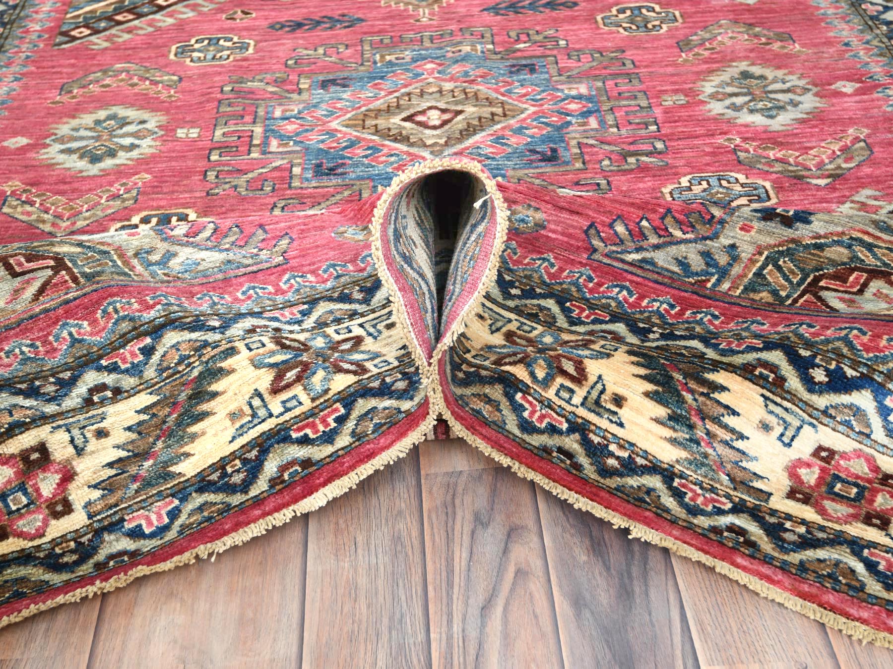 Kazak Kazak hand-knotted wool rug in Pink & Ivory, 6' x 8'9" — SKU O082390 (view 6)