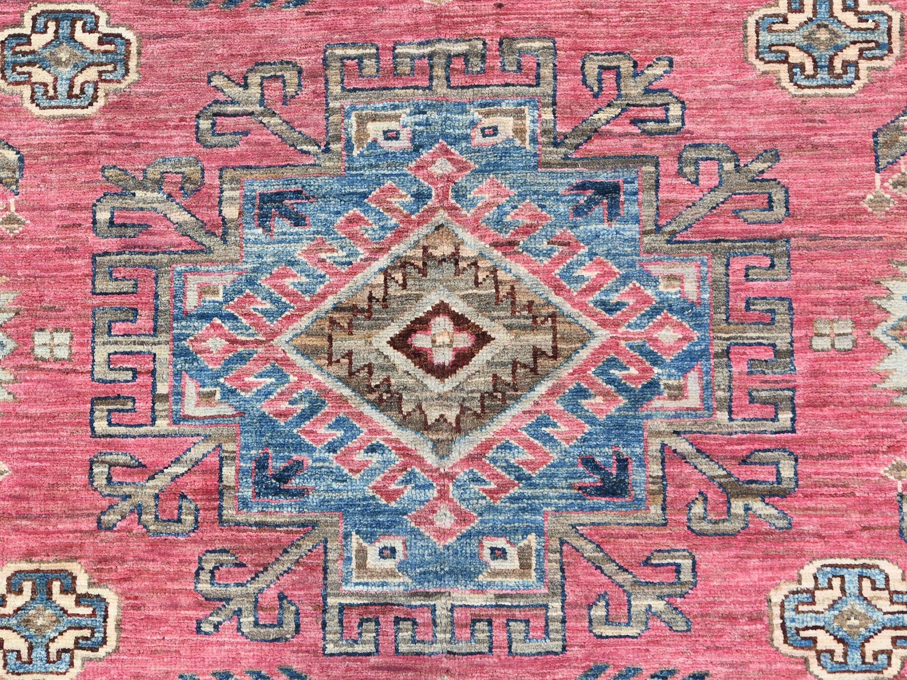 Kazak Kazak hand-knotted wool rug in Pink & Ivory, 6' x 8'9" — SKU O082390 (view 9)