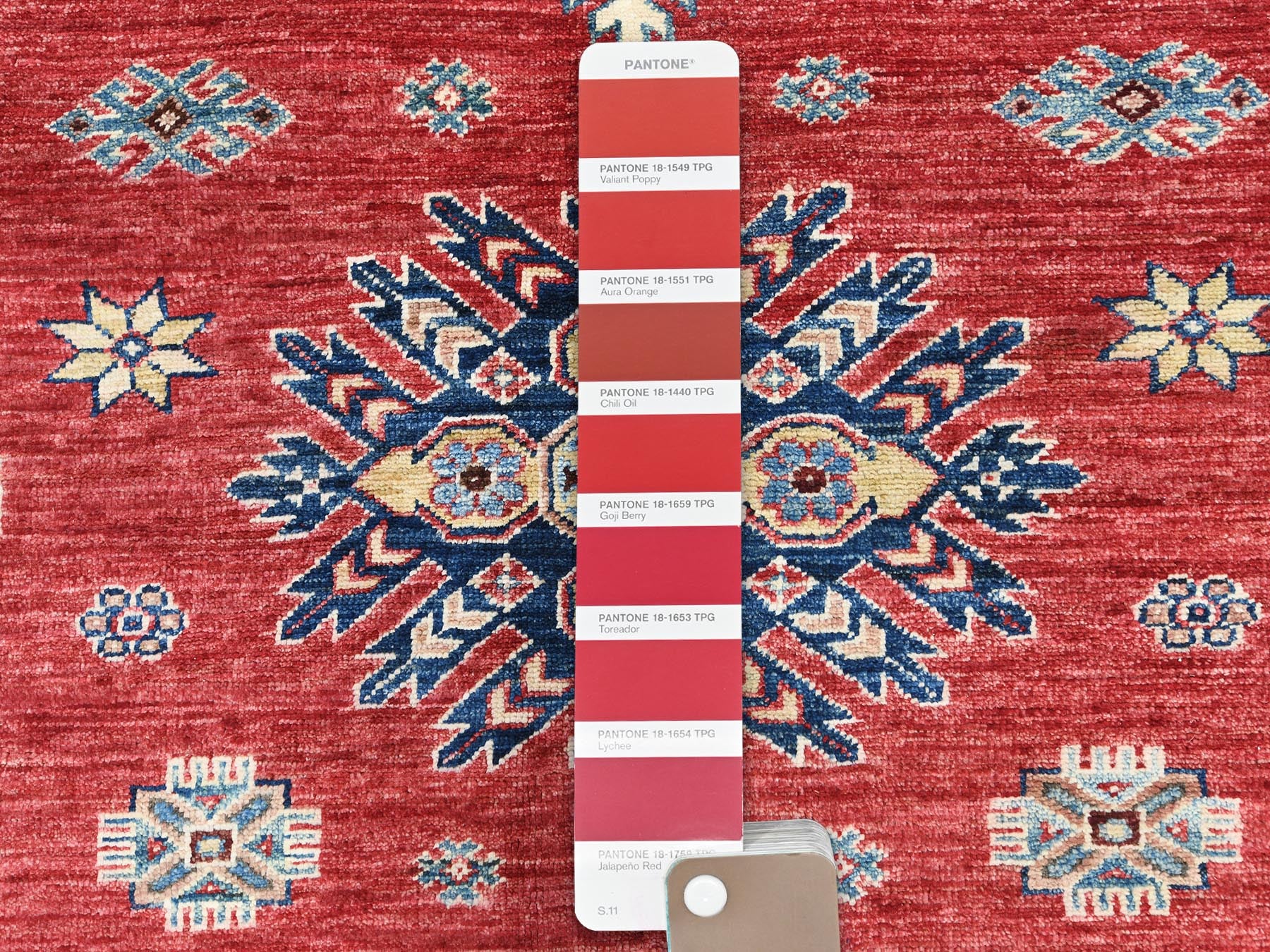 Kazak Kazak hand-knotted wool rug in Red & Ivory, 12'1" x 16' — SKU O082528 (view 8)