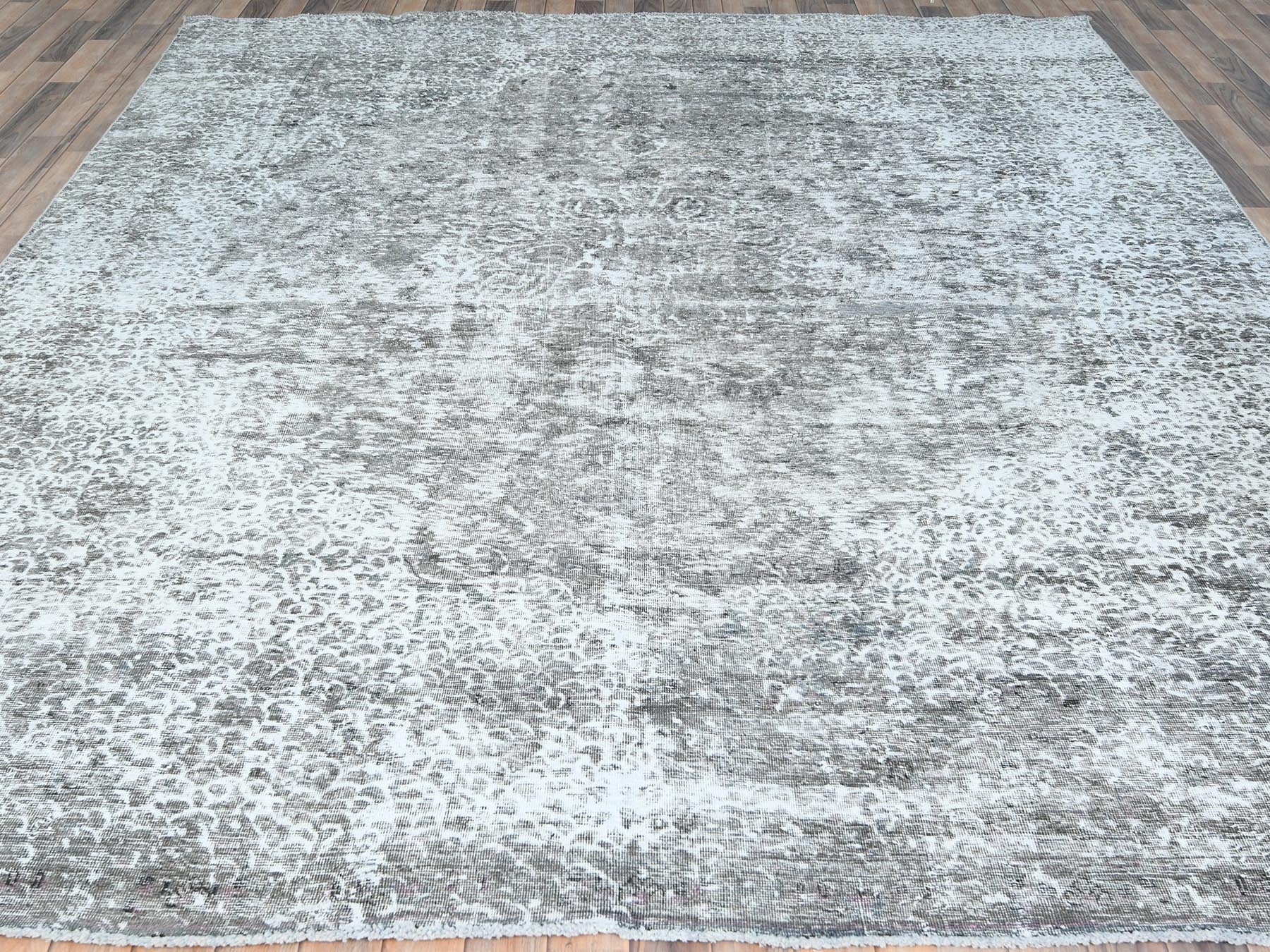 Tabriz Vintage hand-knotted wool rug in Gray, 9'3" x 12' — SKU O082544 (view 2)