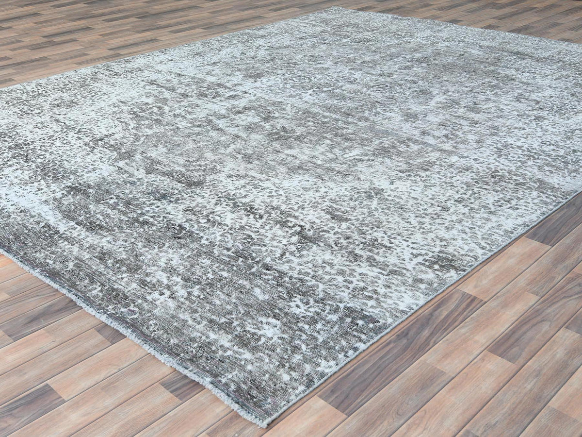 Tabriz Vintage hand-knotted wool rug in Gray, 9'3" x 12' — SKU O082544 (view 3)