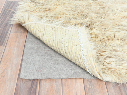 Modern / Contemporary hand-knotted wool runner in Beige, 2'7" x 10'1" — SKU O082573 (view 3)