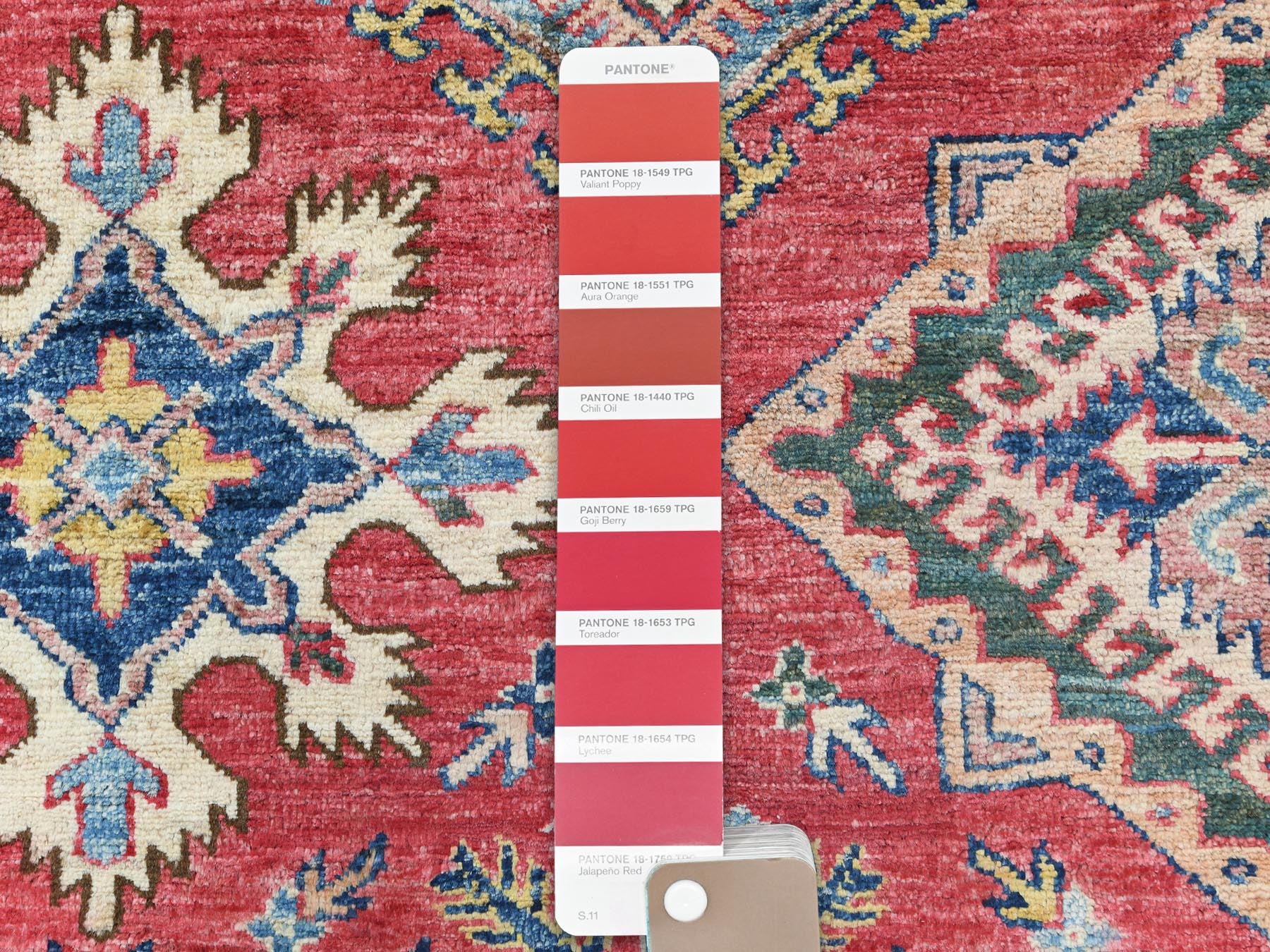 Kazak Kazak hand-knotted wool rug in Red & Ivory, 7'10" x 10'6" — SKU O082640 (view 7)