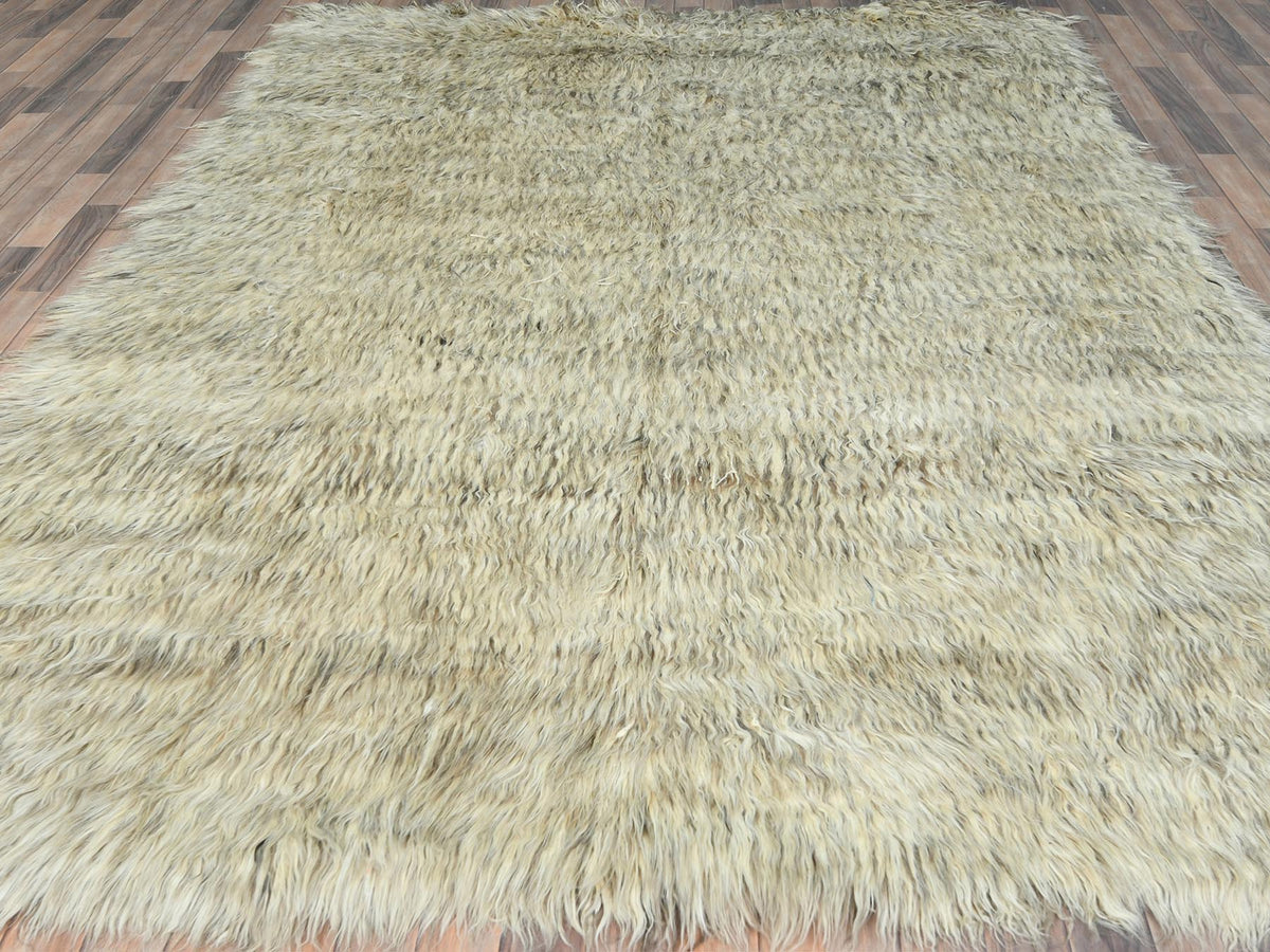 Modern / Contemporary hand-knotted wool rug in Gray, 7'7" x 9'10" — SKU O082661 (view 2)