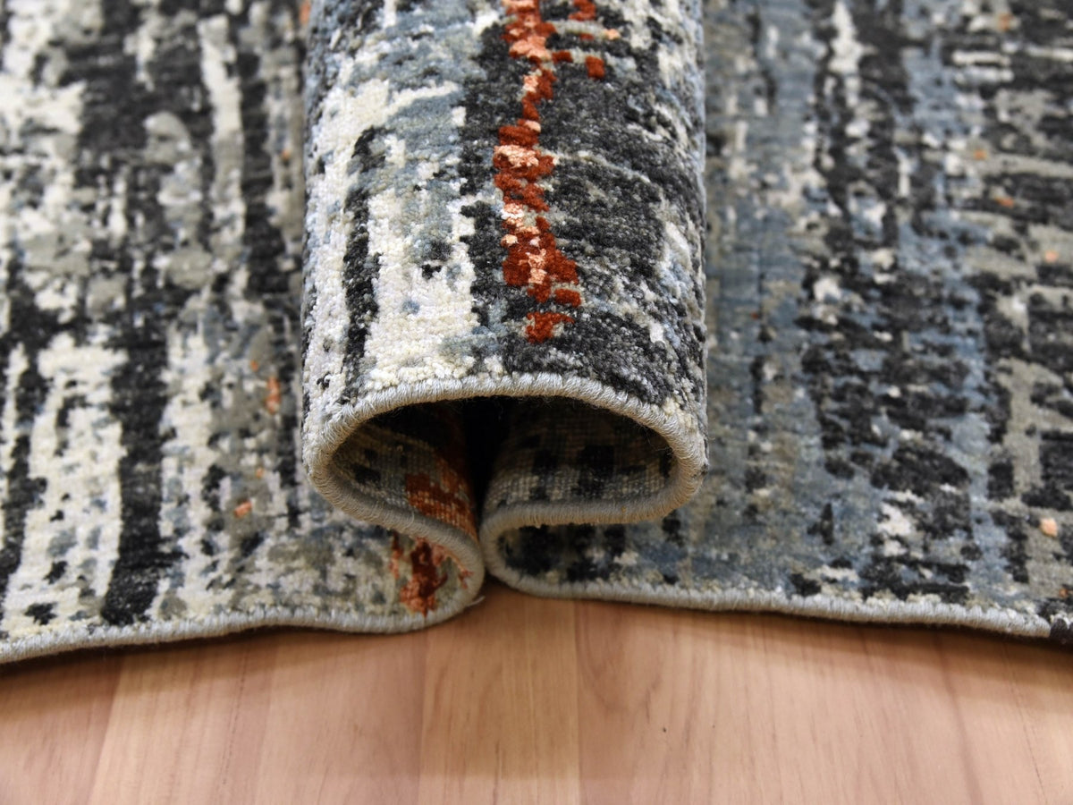 Modern / Contemporary hand-knotted wool rug in Gray, 8' x 10'1" — SKU O083068 (view 5)