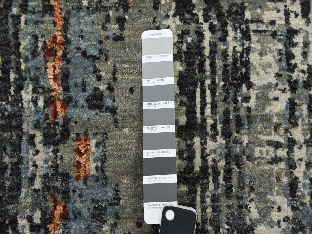 Modern / Contemporary hand-knotted wool rug in Gray, 8' x 10'1" — SKU O083068 (view 7)