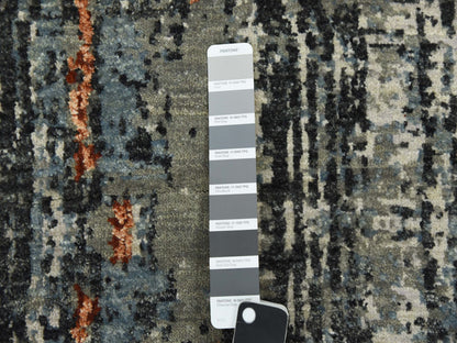 Modern / Contemporary hand-knotted wool rug in Gray, 8' x 10'1" — SKU O083068 (view 7)