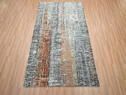 Modern / Contemporary hand-knotted wool rug in Gray, 4'1" x 6'3" — SKU O083179 (view 2)