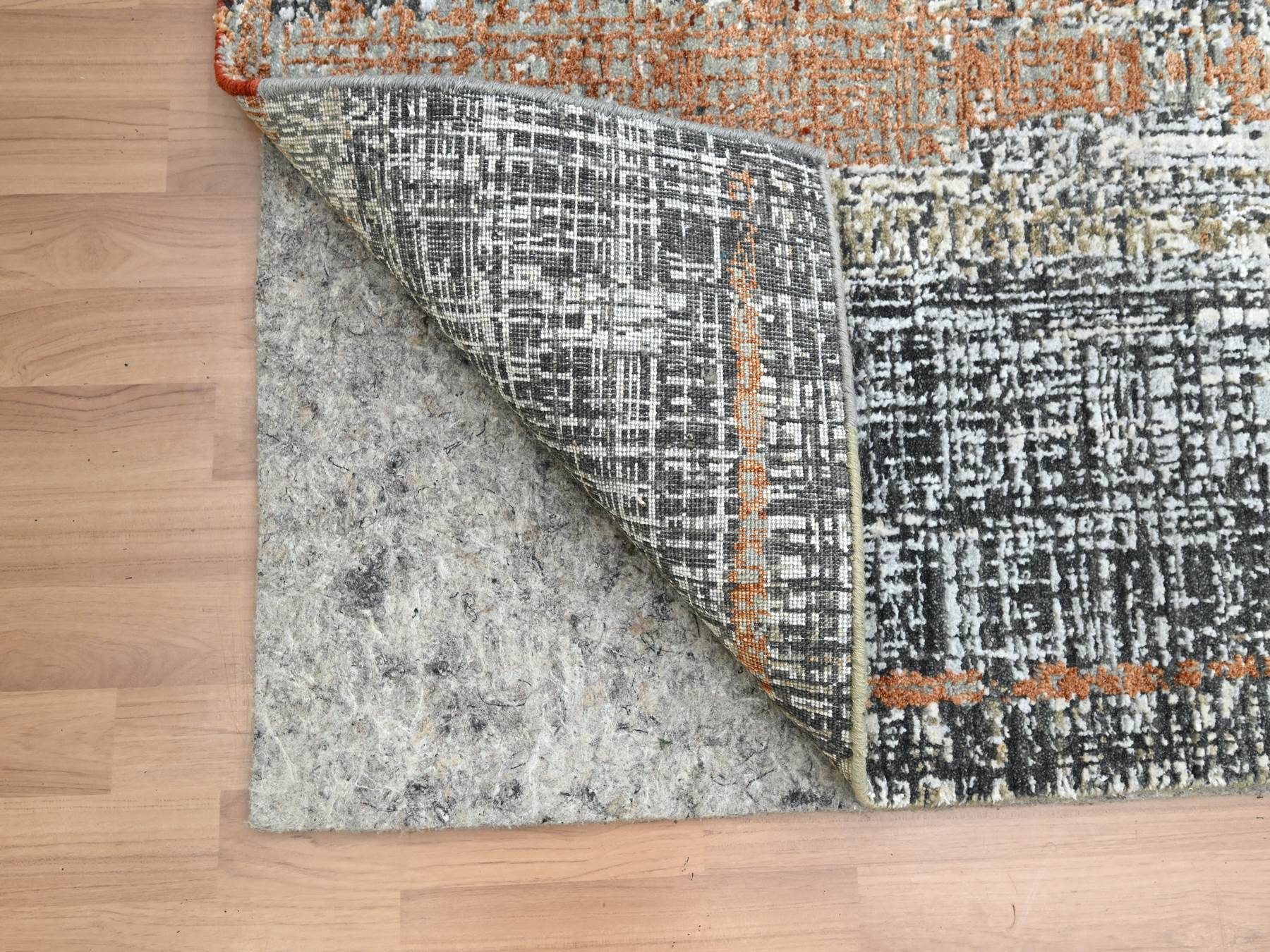 Modern / Contemporary hand-knotted wool rug in Gray, 4'1" x 6'3" — SKU O083179 (view 3)
