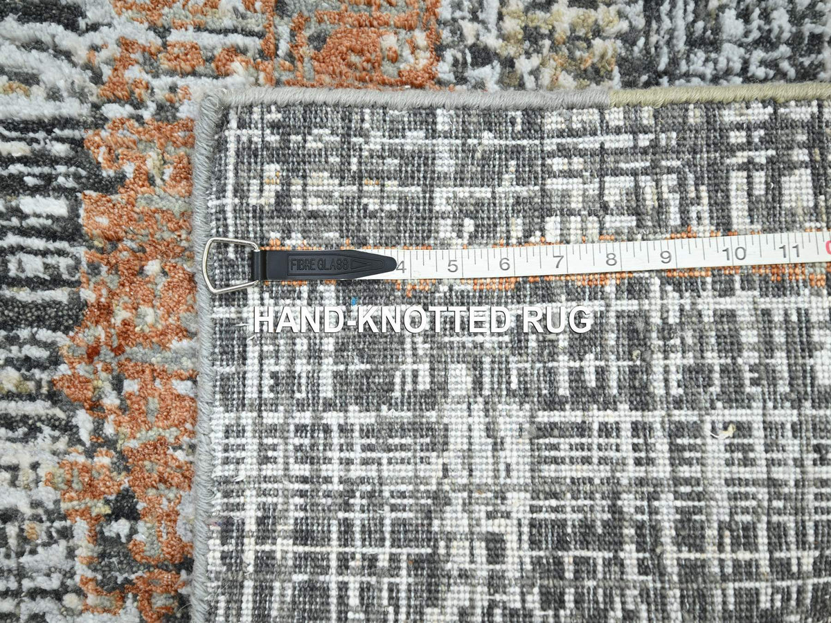 Modern / Contemporary hand-knotted wool rug in Gray, 4'1" x 6'3" — SKU O083179 (view 7)