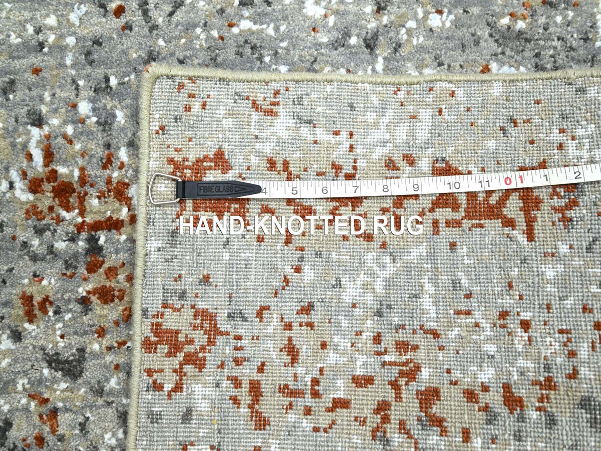 Modern / Contemporary hand-knotted wool rug in Gray, 4' x 6' — SKU O083184 (view 7)