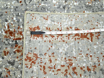 Modern / Contemporary hand-knotted wool rug in Gray, 4' x 6' — SKU O083184 (view 7)