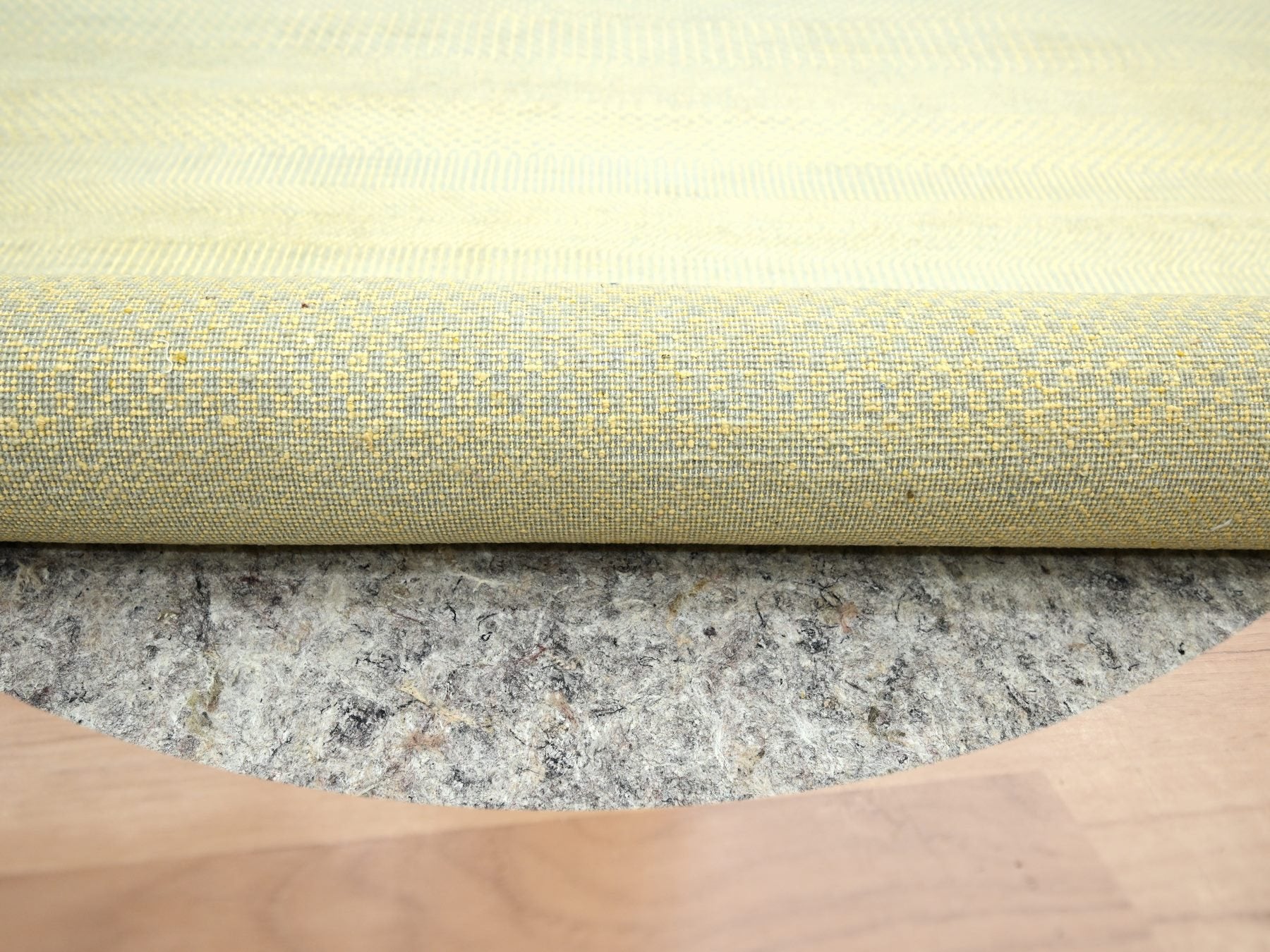 Modern / Contemporary hand-knotted wool/silk rug in Yellow, 7'10" x 7'10" — SKU O083212 (view 4)