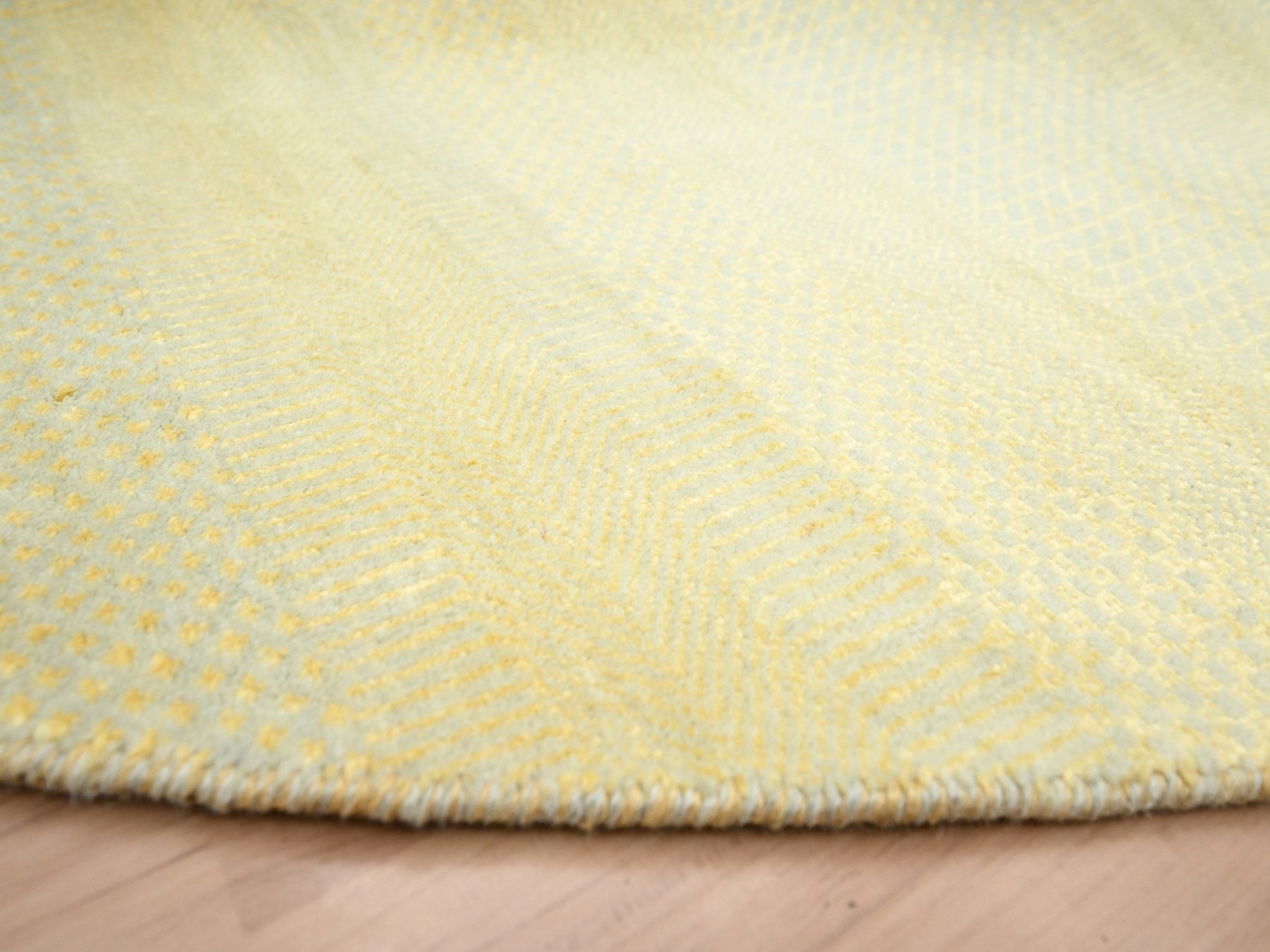 Modern / Contemporary hand-knotted wool/silk rug in Yellow, 7'10" x 7'10" — SKU O083212 (view 6)