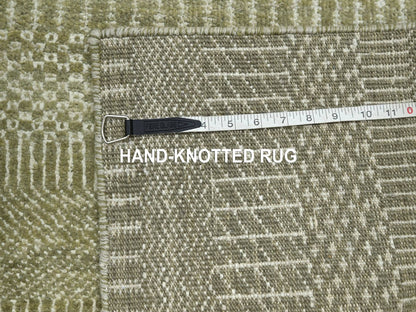Brown 4'9" x 6'9" Modern / Contemporary Hand knotted Wool/Silk Rug - Sku: O083216