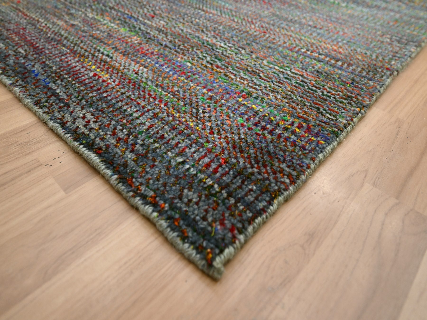 Modern / Contemporary hand-knotted wool/silk rug in Gray, 10'2" x 13'10" — SKU O083236 (view 6)