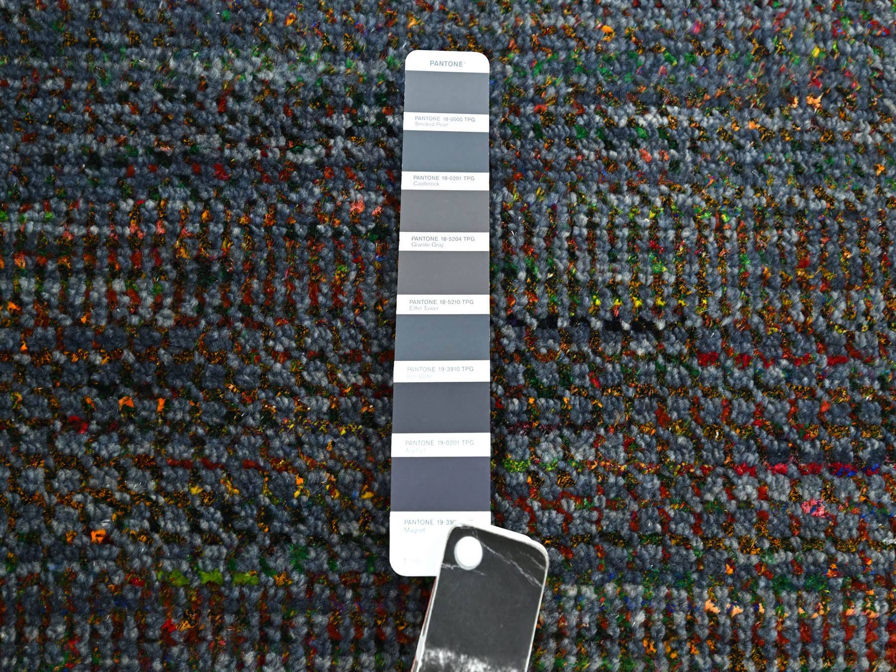 Modern / Contemporary hand-knotted wool/silk rug in Gray, 10'2" x 13'10" — SKU O083236 (view 7)