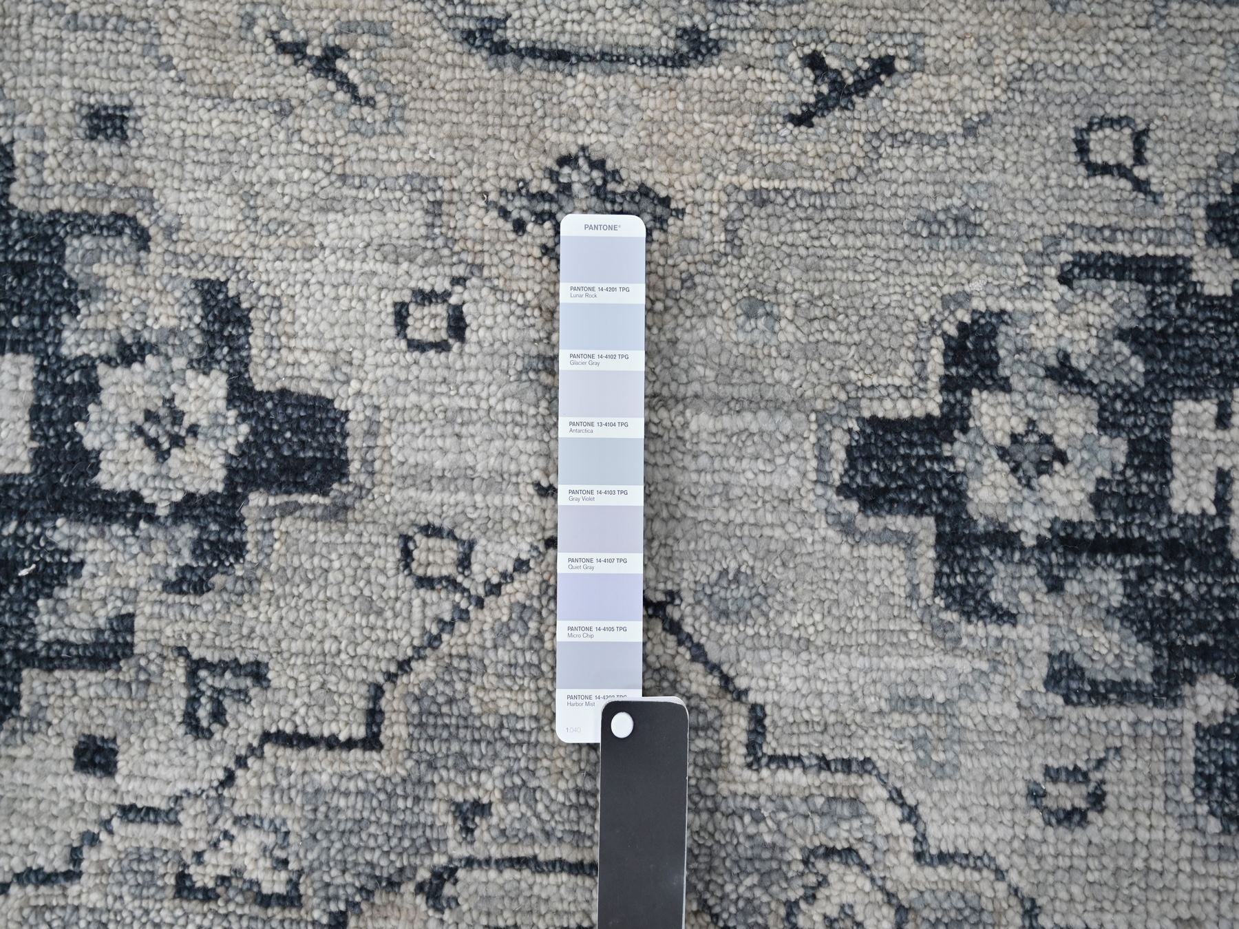 Tribal & Geometric hand-knotted wool rug in Gray & Silver Gray, 11'9" x 14'8" — SKU O084022 (view 7)