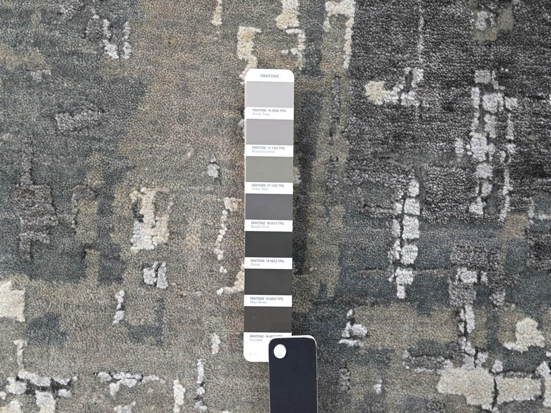 Modern / Contemporary hand-knotted wool/silk rug in Gray, 14' x 18' — SKU O084031 (view 7)