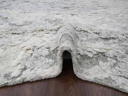 Modern / Contemporary hand-knotted wool rug in Ivory, 8' x 9'10" — SKU O084091 (view 5)