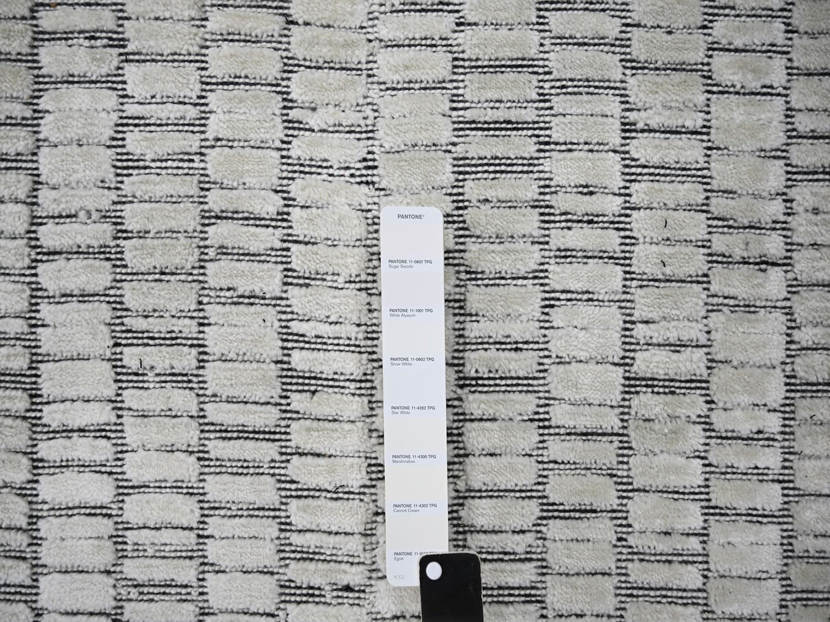 Modern / Contemporary hand-knotted wool/silk rug in Ivory, 12'4" x 15' — SKU O084170 (view 7)